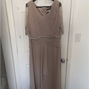 Mother of the bridesize 16. Formal beautiful details. New without tags.